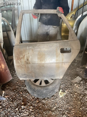 OPEL VECTRA B SOL ARKA KAPI