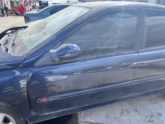 Renault Laguna 1 sol ön kapı