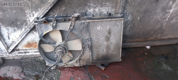 Mazda 323 sedan su radyatörü