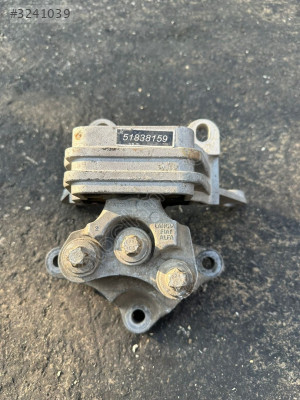 Alfa Romeo Giulietta motor takozu