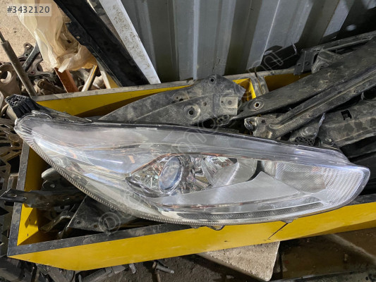 FORD FİESTA ORJİNAL ÇIKMA FAR