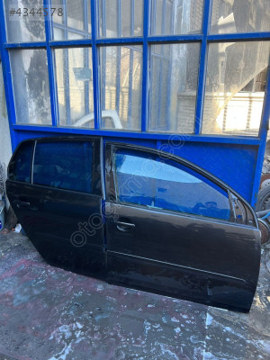 VOLKSWAGEN GOLF 5 HATASIZ SAĞ ÖN KAPI