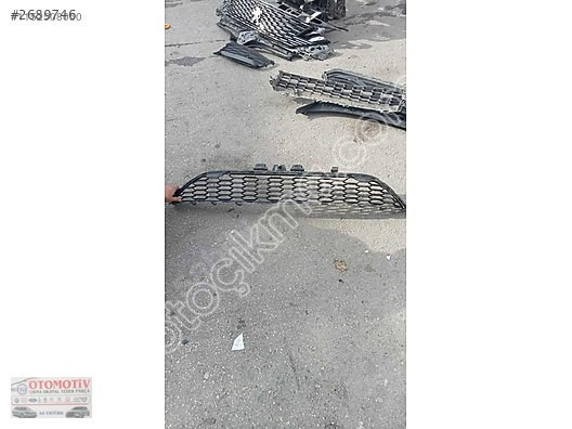 2021 DACİA SANDERO ÖN TAMPON ORTA IZGARA