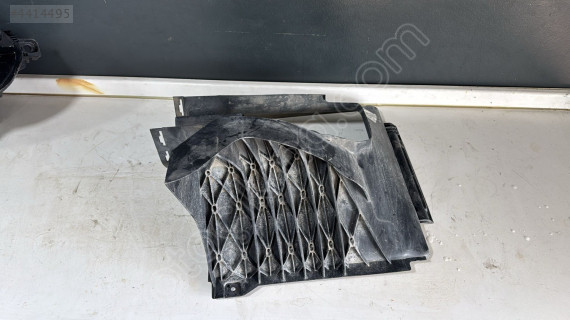 PORSCHE TAYCAN SAĞ RADYATÖR HAVA KANAL MASKESİ 9J1121334