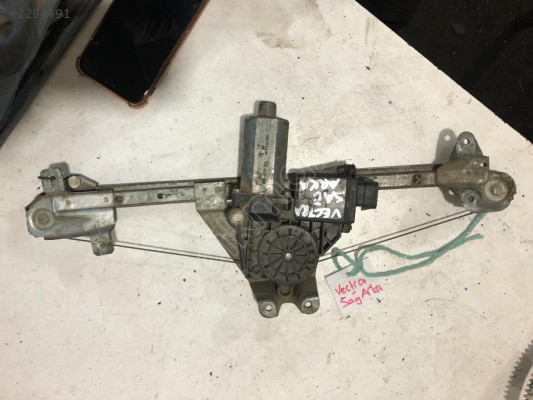 Opel Vectra Sağ Arka Kapı Cam Krikosu