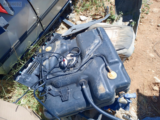 Ford Connect yakıt deposu