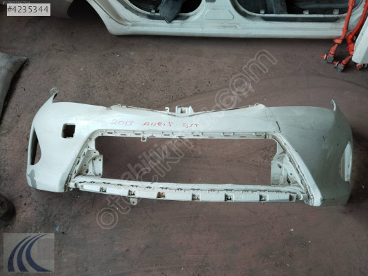 TOYOTA AURIS 2014 ÇIKMA HAFİF HASARLI ÖN TAMPON