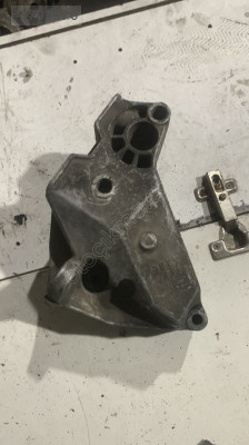 038199207H audi a3 motor kulağı