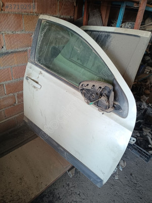 nissan qashqai sağ ön ve arka kapi