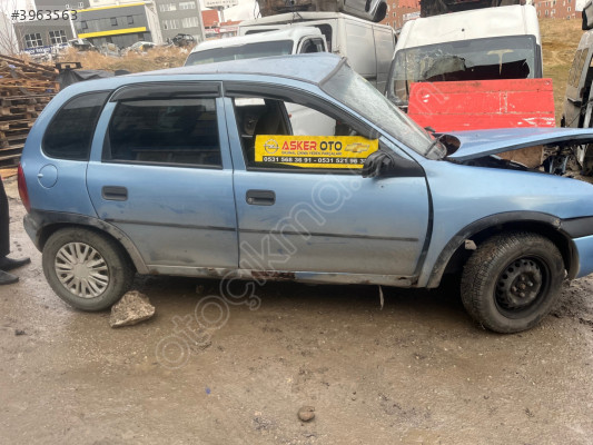 Corsa b sağ ön kapı