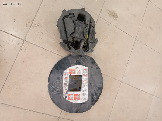 Clio 4 kriko takımı dolu