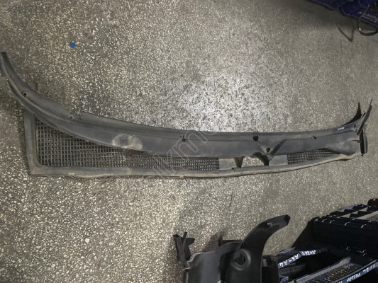 Opel omega a ön cam ızgarası