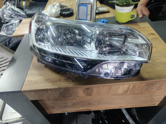 Citroen C5 sağ ön far sıfır hatası