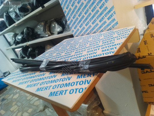 FORD FİESTA SAĞ ARKA KAPI DIŞ SIYIRICI FİTİL VE DİĞERLERİ KOMPLE