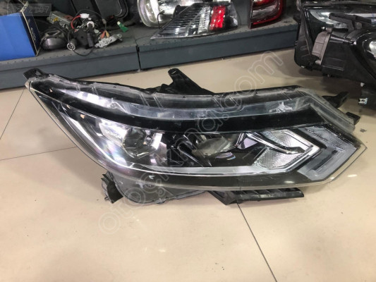 NİSSAN QASHQAİ J11 MAKYAJLI SAĞ FAR