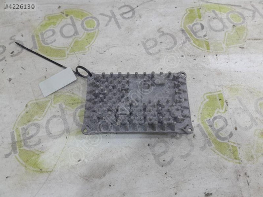 MERCEDES GLB 2020 2024 W247 FAR BEYNİ A2479002213