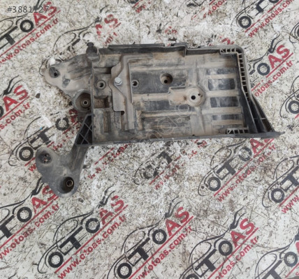 VOLKSWAGEN GOLF 7.5 AKÜ ALT BRAKETİ 5Q0915321