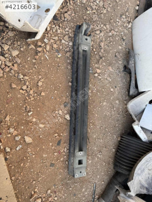 Jaguar xe tampon demiri