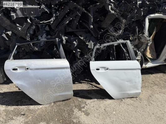 Fiesta sağ arka kapı