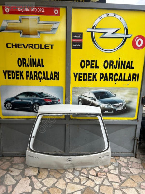 Opel Corsa c beyaz renk bagaj kapağı