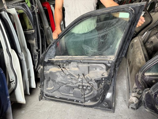 BMW X3 SAĞ ÖN KAPI CAM KRİKOSU ORJİNAL ÇIKMA