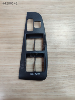 ÇERCEVE DÜĞME CAM AVENSIS 03-06 ÖN SOL (SİYAH)