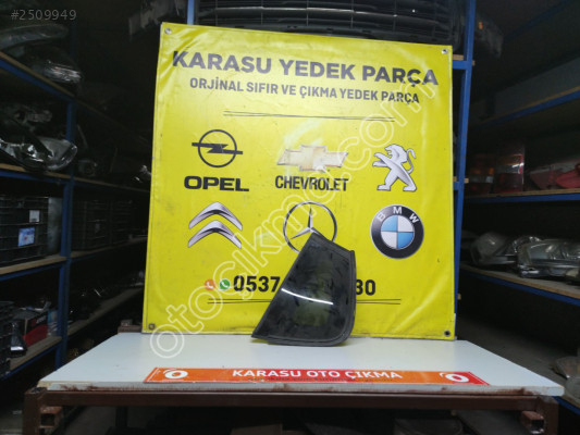 Peugeot 2008 Sol Arka Kelebek Camı  9802557480