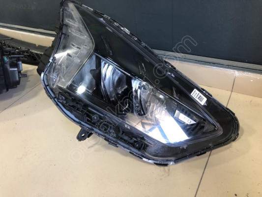 HYUNDAİ BAYON SAĞ FAR
