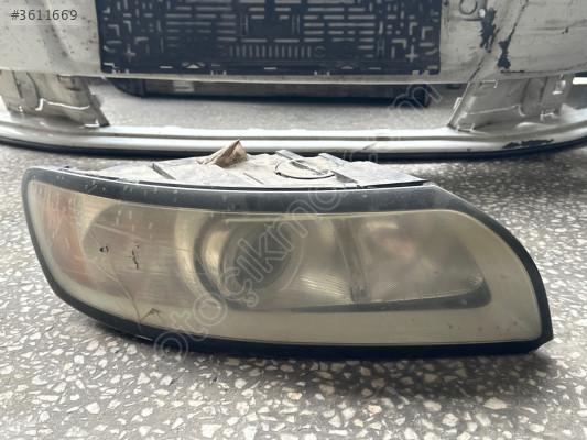 Volvo s40 sağ ön far isteyene cam değişilir