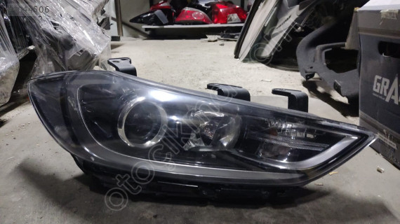 Hyundai Elantra Sağ Far