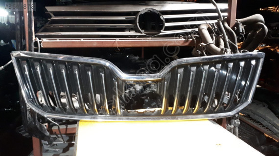 SKODA SUPERB 2015 Orjinal Çıkma Ön Panjur - 3v0853653b