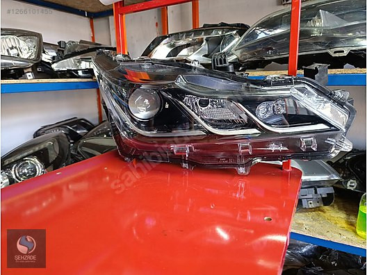 TOYOTA COROLLA SAĞ FAR ORJİNAL ÇIKMA