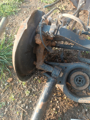 Skoda Octavia sol arka taşıyıcı