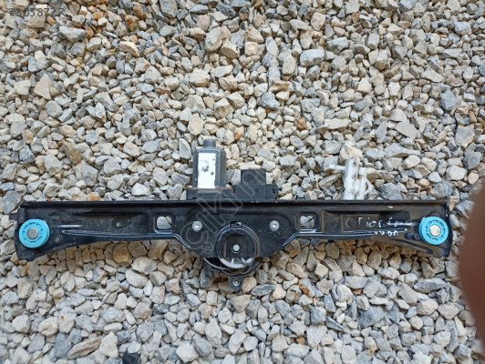 Fiat Fiorino sağ ön kapı cam motoru ve kirikosu
