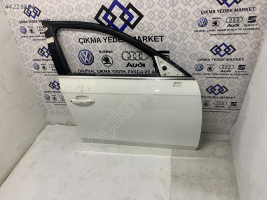 AUDİ  A4 SAĞ ÖN KAPI 2012