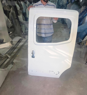 FİAT FİORİNO BEYAZ SOL SÜRGÜLÜ KAPI ORJINAL GÖÇÜKLÜK