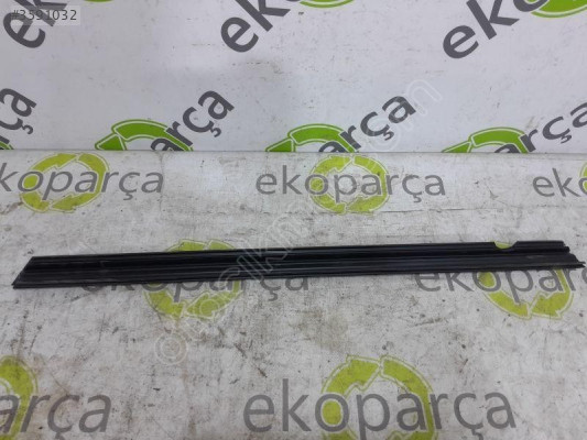 MERCEDES C SERİSİ 2008 2013 W204 SOL ÖN KAPI CONTASI A2047250165
