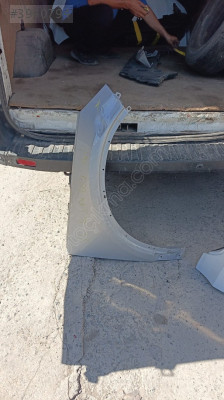 VOLVO XC40 SAĞ ÖN ÇAMURLUK ORJ ÇIKMA