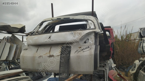 Peugeot 2008 2016 model arka bagaj kapağı