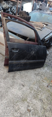 Mitsubishi Colt sağ ön kapı