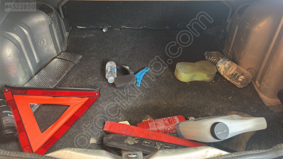 Clio 2 bagaj halısı araçtan sökme