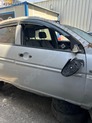 hyundai accent era sağ ön kapı - accent era sağ ön çıkma kapı