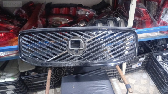 2025 Volvo XC60 ön panjur orijinal çıkma