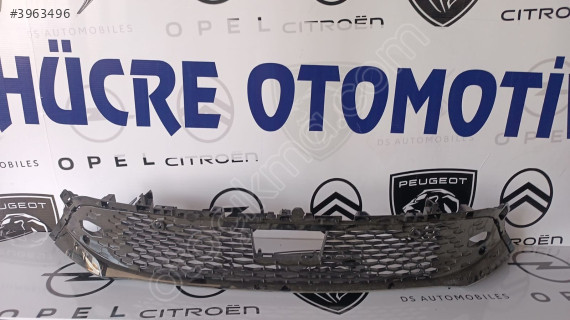 Opel Corsa F Makyajlı Ön Tampon Orta Izgara 9850370580