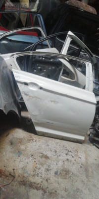 Volkswagen Passat B8 için Sağ Arka Kapı Çıkma Parçası