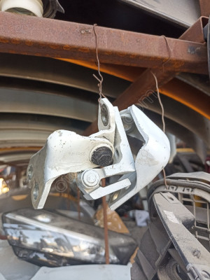 Ford Courier Sol Ön Kapı Menteşesi