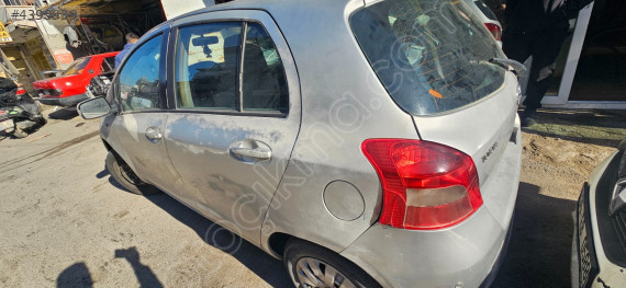 Toyota Yaris sol arka stop