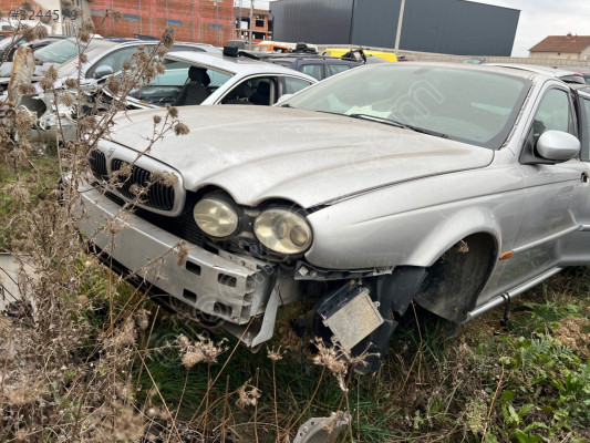 JAGUAR SOL ÖN ÇAMURLUK