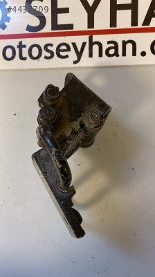 7L0833412 Porsche Cayenne 2008 sağ arka kapı alt menteşesi