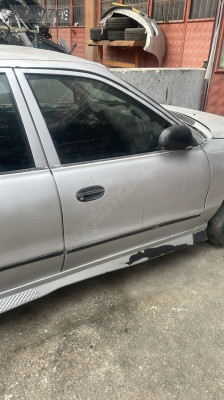 Yumurta kasa sol ön kapı